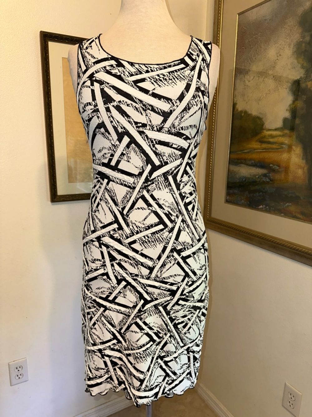 Haystack’s Sleeveless Black & White Patterned Bodycon Dress Size Medium
